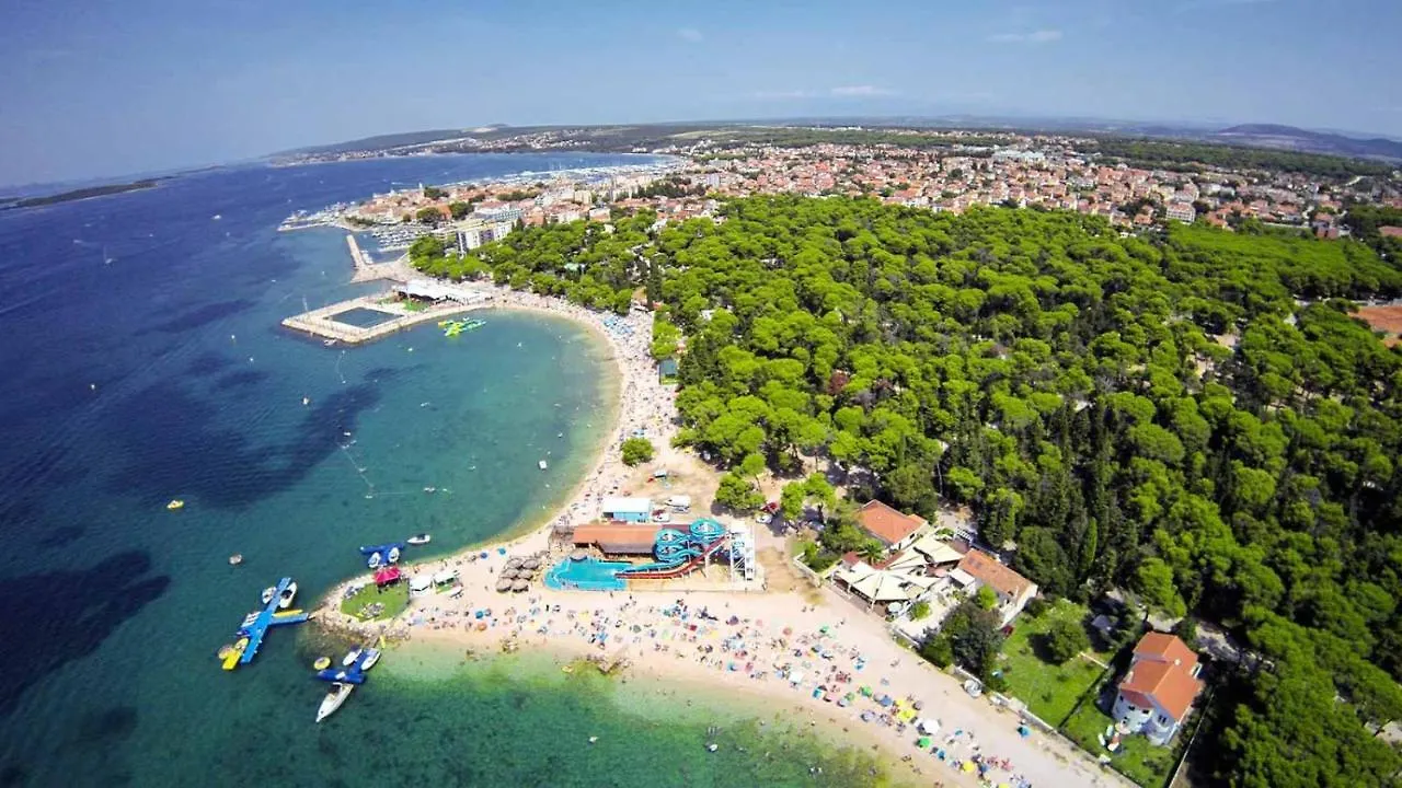 Campsite Bungalow Home Sweet Home - Logement Complet Biograd Na Moru Croatia