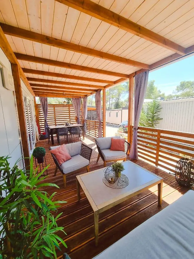 Bungalow Home Sweet Home - Logement Complet Biograd Na Moru Campsite