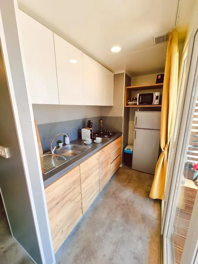 Bungalow Home Sweet Home - Logement Complet Biograd Na Moru Campsite